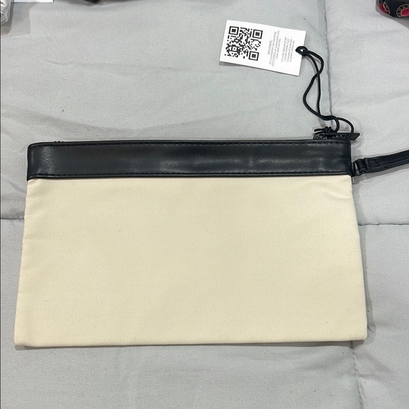 Yves Saint Laurent Cream and Black Cosmetic Pouch - Picture 2 of 5